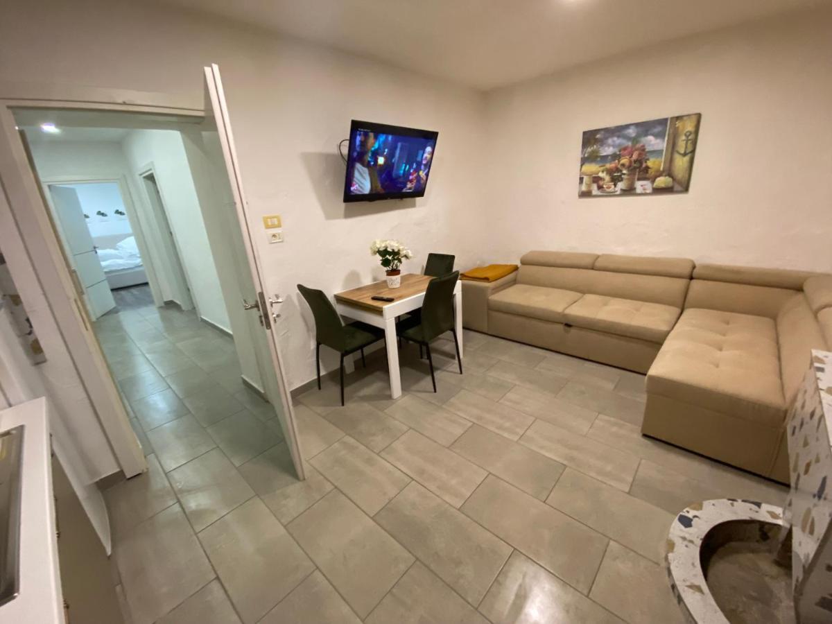 Maison Bellevue - 2 Bdrm Villa In Borsh Beach 外观 照片